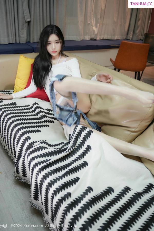   [XiuRen]高清写真图 2024.12.13 No.9598 Erikaki 丝袜美腿第23张图片